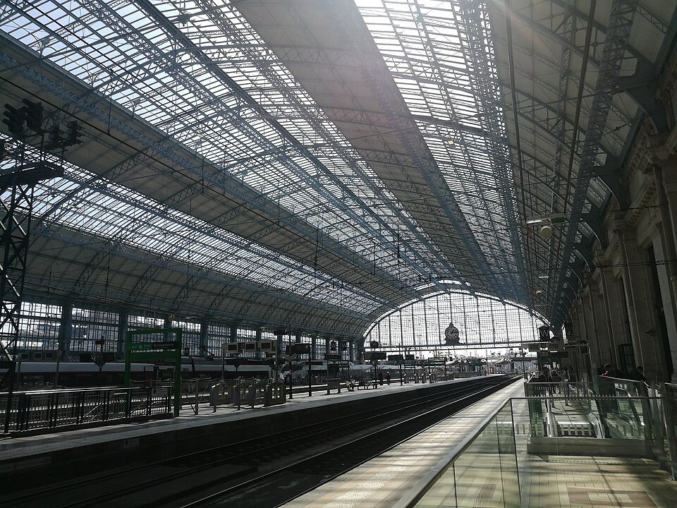 The platforms and iron roof at Saint-Jean