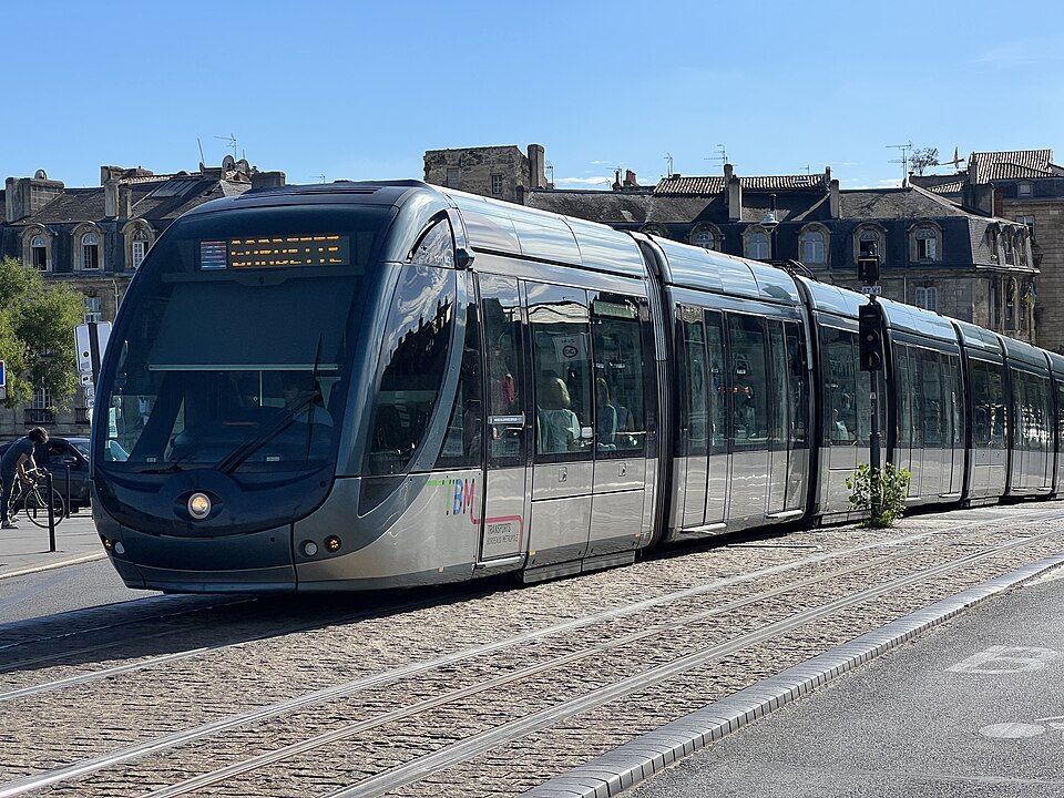 A line A tram at the Pont de Pierre