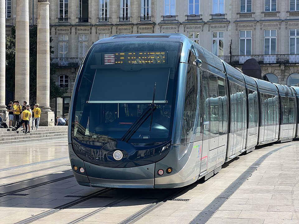 A line B tram passing the Grand Théâtre